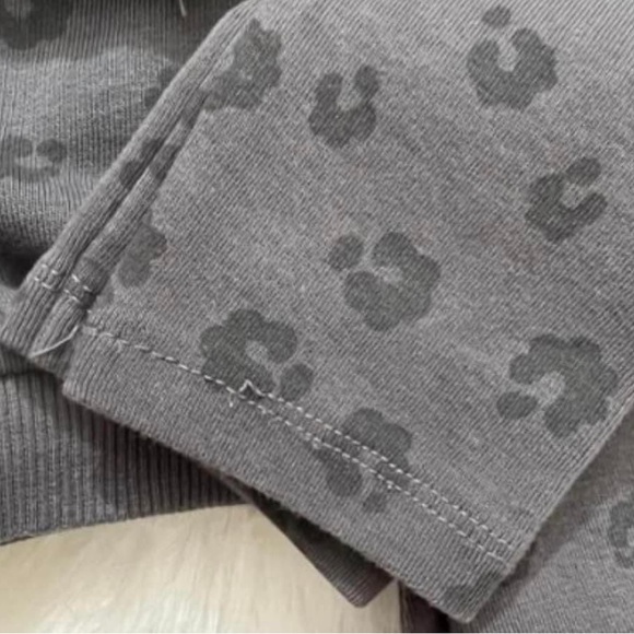 Zara- Gray Leopard Set - Picture 2 of 2